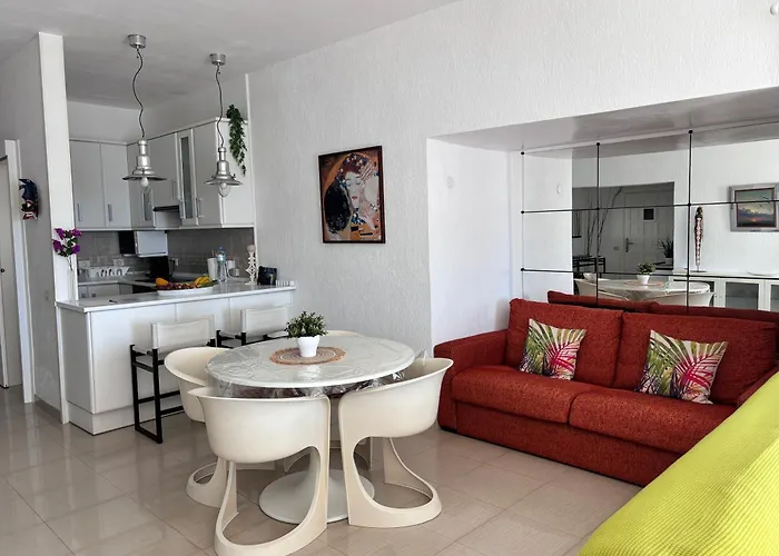 En Playa Chica, Gaviotas * سانتا كروز دي تينيريف