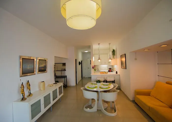 En Playa Chica, Gaviotas * سانتا كروز دي تينيريف