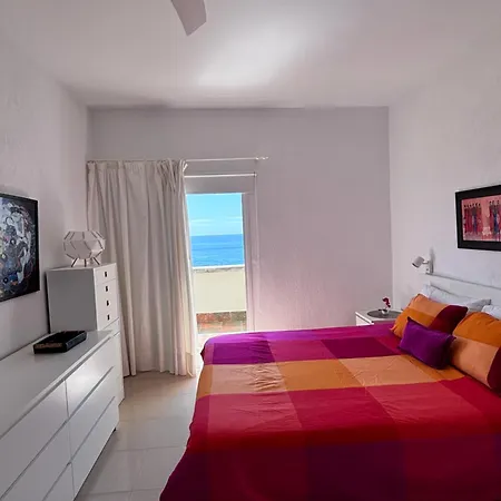 En Playa Chica, Gaviotas * Санта-Крус-де-Тенерифе
