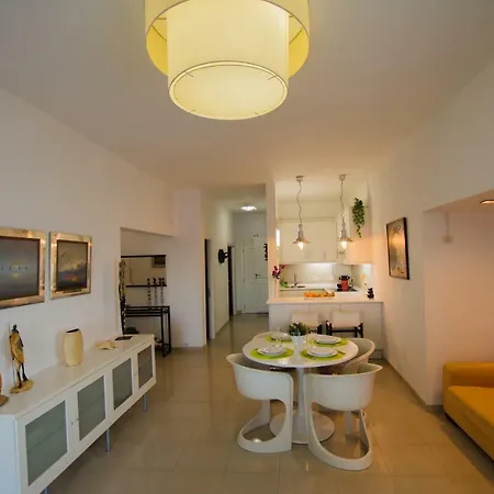 En Playa Chica, Gaviotas * サンタクルスデテネリフェ