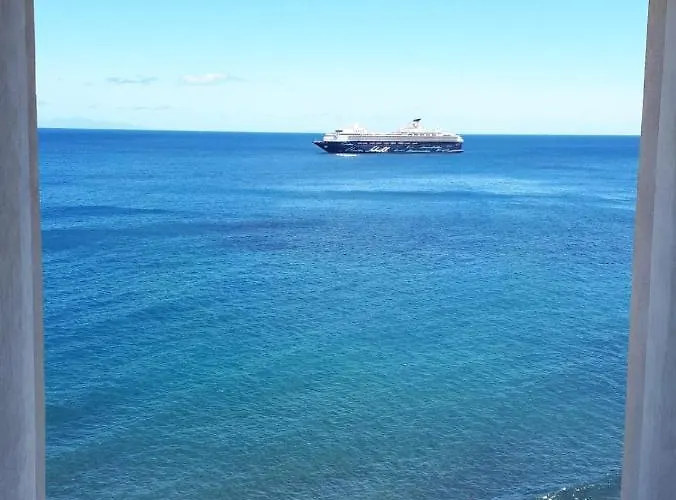 En Playa Chica, Gaviotas * 圣克鲁斯-德特内里费